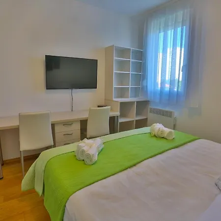 Luxury Apartment Big Blue Split Apartment Split