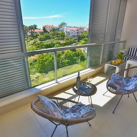 Luxury Apartment Big Blue Split Apartment