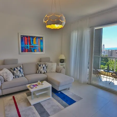 Luxury Apartment Big Blue Split Split